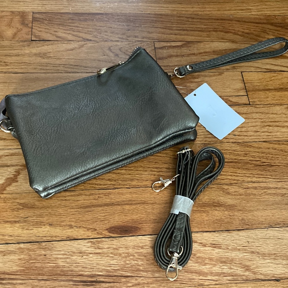 Convertible purse- new! Crossbody and wristlet!